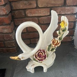 VINTAGE PORCELAIN SWAN WITH ROSE DETALING
